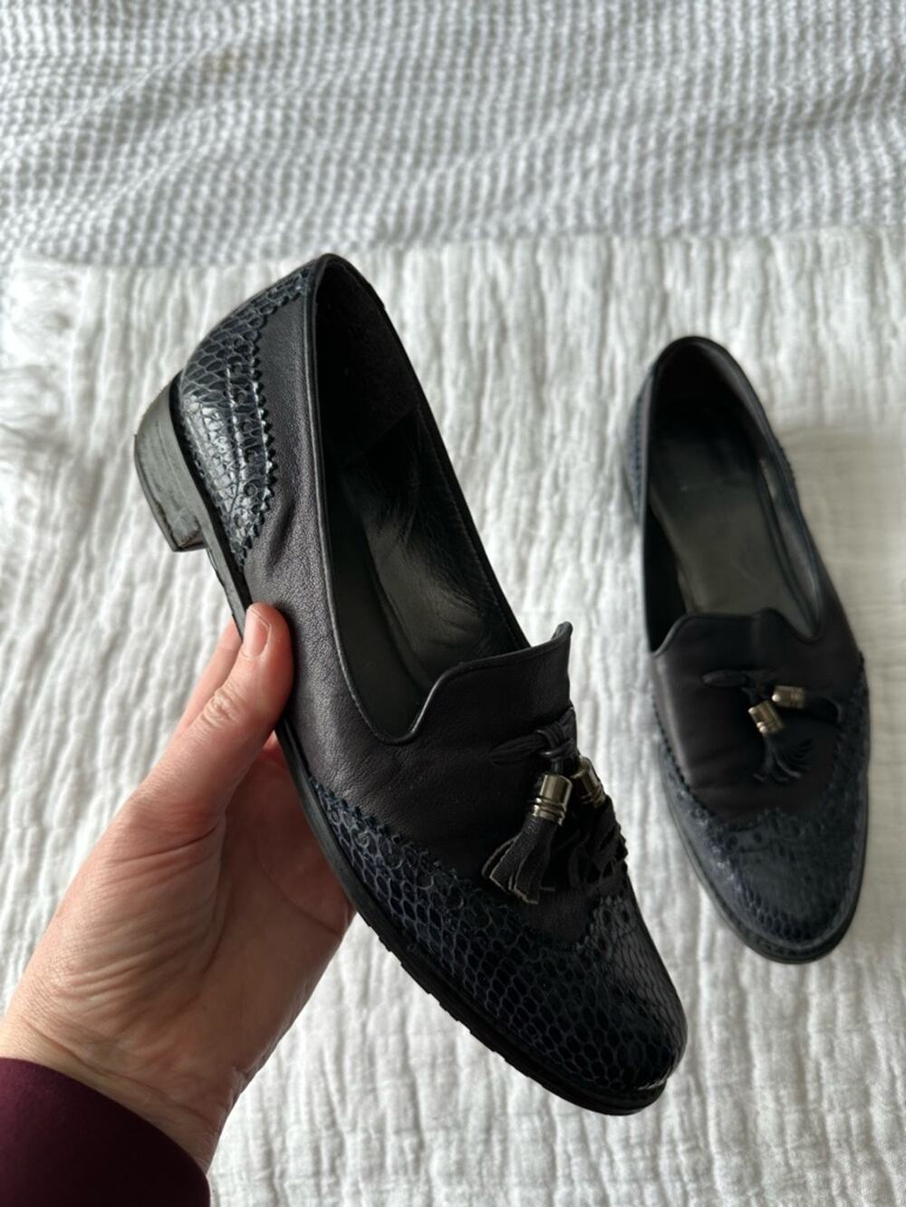 Stuart Weitzman Tassel Loafers Womens 8.5 Leather Snakeskin Cap Toe Flats Spain